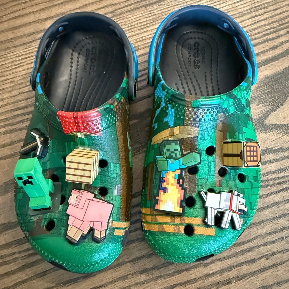 CROCS Kids Green Slippers with Fun Blocks Theme